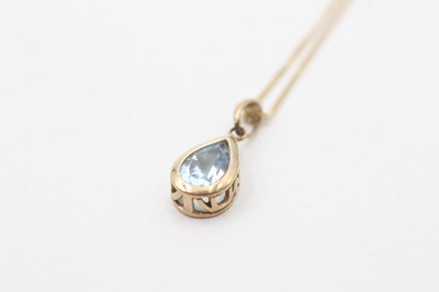 Lot 92 - A 9CT GOLD PEARL CUT BLUE TOPAZ PENDANT NECKLACE (1.3g)