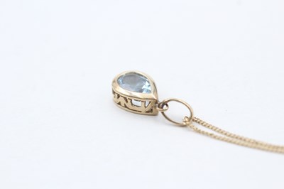 Lot 92 - A 9CT GOLD PEARL CUT BLUE TOPAZ PENDANT NECKLACE (1.3g)