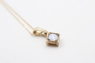 Lot 94 - A 9CT GOLD OPAL PENDANT NECKLACE (1.5g)