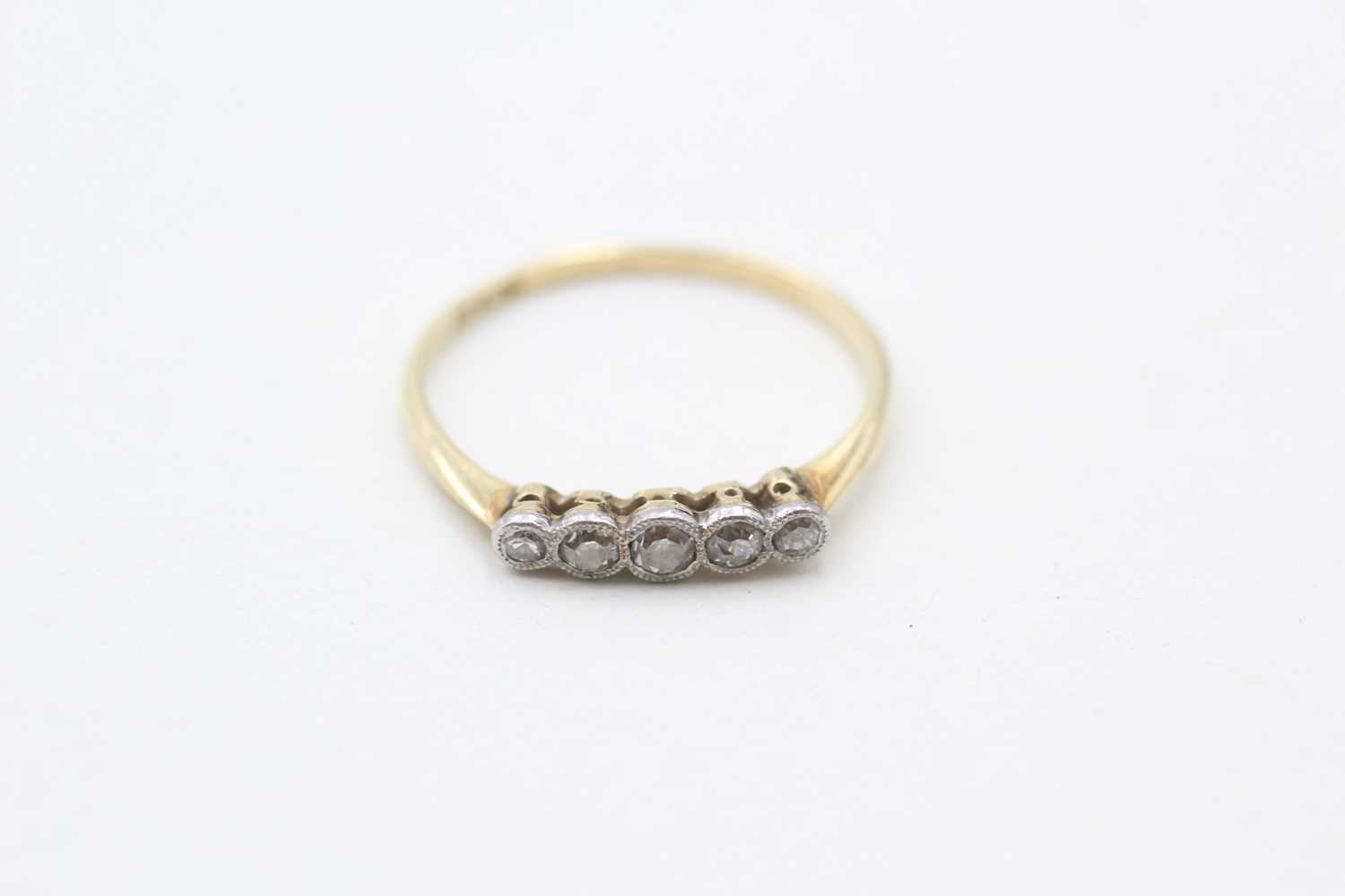 Lot 102 - A 18CT GOLD OLD CUT DIAMOND FIVE STONE RING (1.2g)
