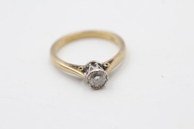 Lot 105 - A 9CT GOLD SOLITAIRE DIAMOND RING, TDW 0.33ct (2.2g)