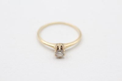 Lot 108 - A 14CT GOLD SOLITAIRE DIAMOND RING (1.5g)