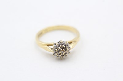 Lot 111 - 18CT GOLD VINTAGE DIAMOND CLUSTER RING (2.8g)