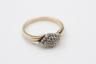 Lot 112 - 9CT GOLD VINTAGE DIAMOND CLUSTER RING (2.9g)