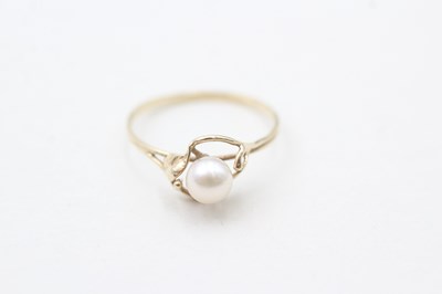 Lot 113 - A 14CT GOLD CULTURED PEARL DRESS RING (1g)