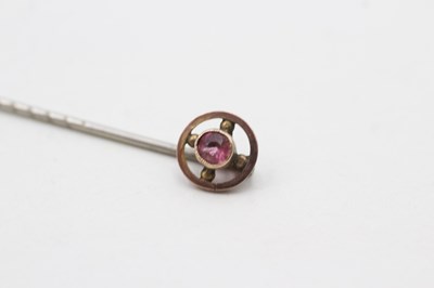 Lot 125A - A 9CT GOLD ANTIQUE PINK PASTE STICK PIN WITH A BASE PIN (0.9g)