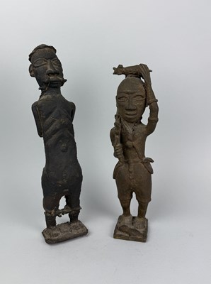 Lot 312 - TWO BENIN BRONZES TO INCLUDE ONE DEPICTING A PRISONER