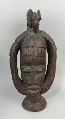 Lot 351 - AN AFRICAN WOODEN TRIBAL MASK