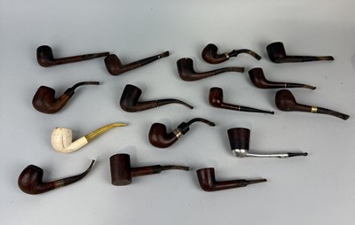 Lot 369 - A COLLECTION OF VINTAGE SMOKING PIPES TO INCLUDE SILVER MOUNTED PETERSONS