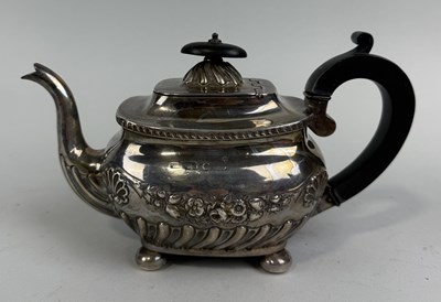 Lot 63 - AN ANTIQUE SILVER TEAPOT