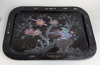 Lot 226 - AN ANTIQUE CHINESE BLACK LACQUERED TRAY WITH MOTHER OF PEARL INLAY