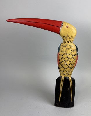 Lot 372 - AN ANTIQUE PAINTED WOODEN SCULPTURE OF A BIRD WITH A LONG BILL