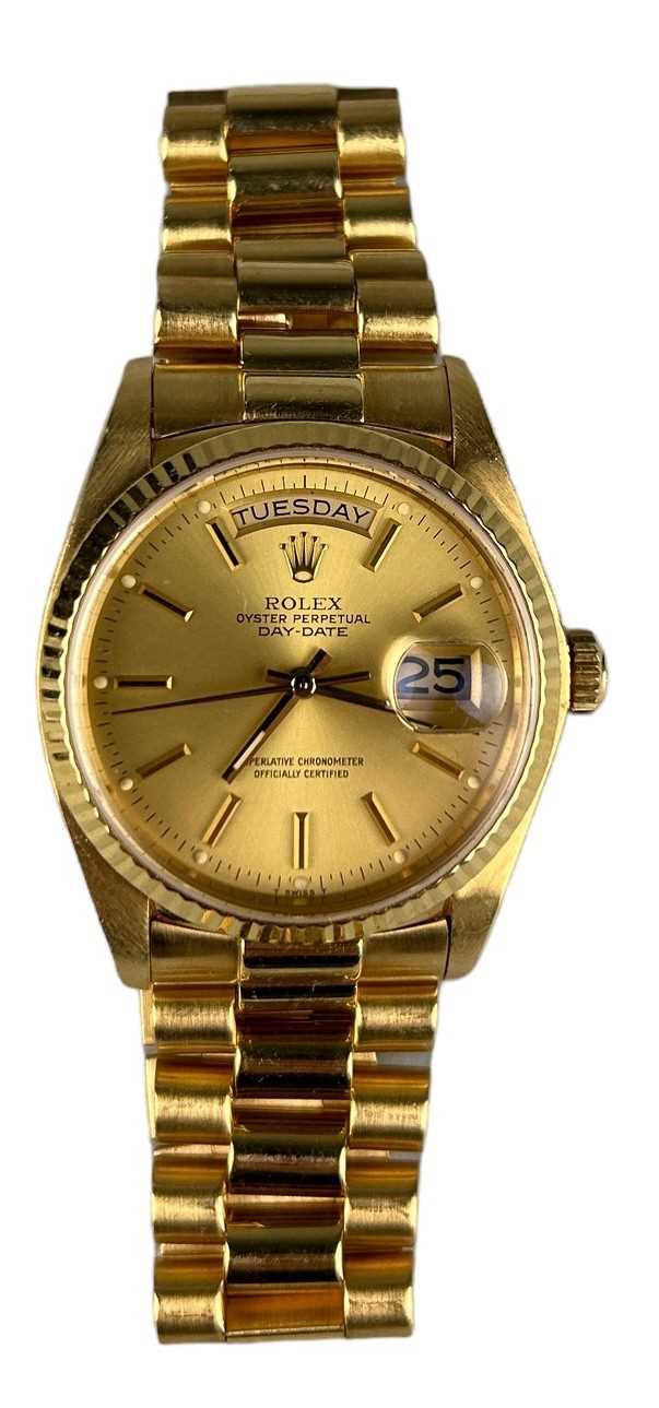 Lot 23 - A GENTLEMAN'S 18CT GOLD ROLEX OYSTER PERPETUAL...