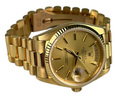 Lot 23 - A GENTLEMAN'S 18CT GOLD ROLEX OYSTER PERPETUAL...