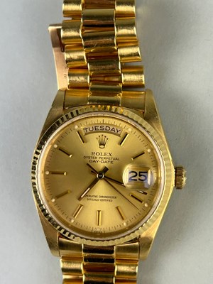 Lot 23 - A GENTLEMAN'S 18CT GOLD ROLEX OYSTER PERPETUAL...