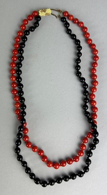 Lot 43 - A RED AND BLACK CORAL NECKLACE WITH 9CT GOLD...