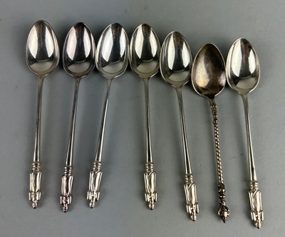 Lot 68 - A SET OF SEVEN SILVER APOSTLE SPOONS 

Weight...