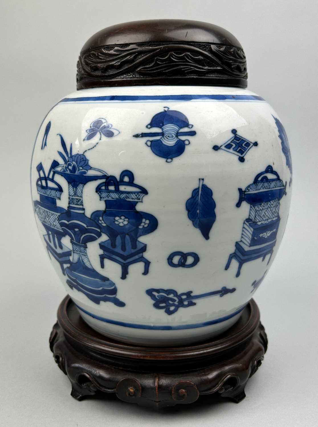 Lot 81 - A CHINESE PORCELAIN KANGXI JAR AND COVER, Qing...