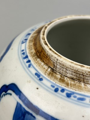 Lot 81 - A CHINESE PORCELAIN KANGXI JAR AND COVER, Qing...