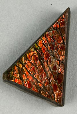 Lot 184 - AN AMMOLITE GEMSTONE FOSSIL SHELL OF AN...