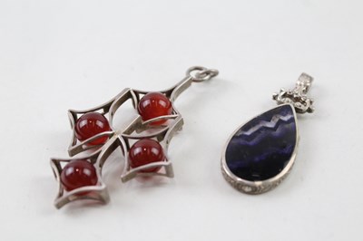 Lot 147 - ASSORTMENT OF STERLING SILVER MIDCENTURY GEMSTONE PENDANTS INC. BLUE JOHN (20G)