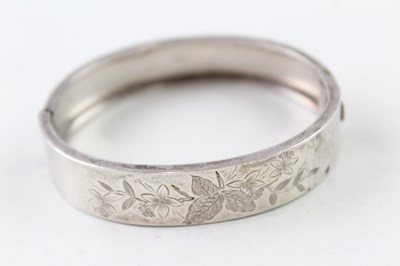 Lot 149 - STERLING SILVER VICTORIAN BANGLE (20G)