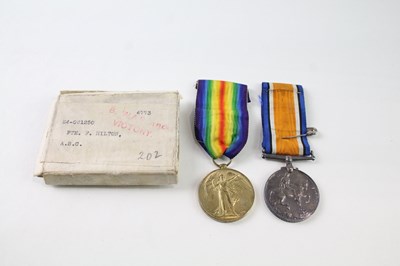 Lot 299 - WW1 MEDAL PAIR S4-061250 PTE F. HILTON