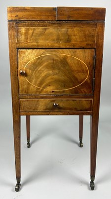 Lot 376 - A GEORGIAN ROSEWOOD NIGHTSTAND, 

Rising top,...