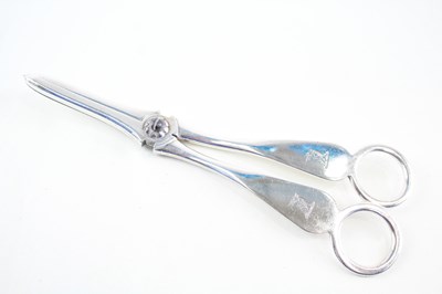 Lot 49 - VICTORIAN .925 STERLING SILVER GRAPE SCISSORS