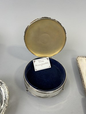 Lot 10 - A MIXED COLLECTION OF SILVER TO INCLUDE SPOONS, DISHES