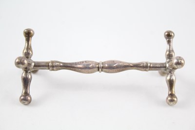 Lot 52 - PAIR OF ANTIQUE .925 STERLING SILVER KNIFE RESTS