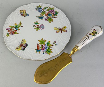 Lot 475 - A HEREND PORCELAIN PIE PLATE AND SERVER