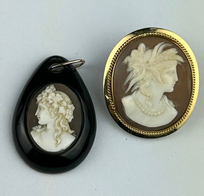 Lot 23 - A CARVED SHELL CAMEO DEPICTING A LADY, mounted...