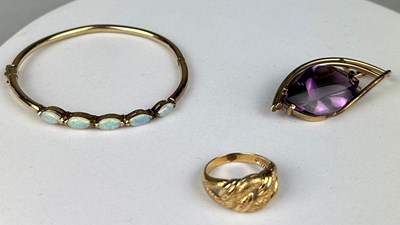 Lot 39 - AN ASSORTMENT OF 9CT GOLD JEWELLERY,...