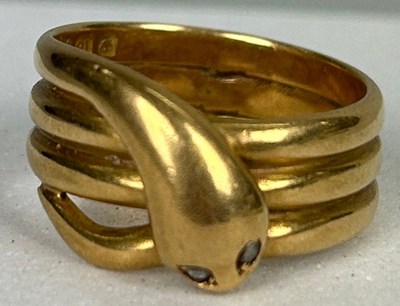 Lot 42 - AN 18CT GOLD RING IN THE FORM OF A SNAKE WITH...