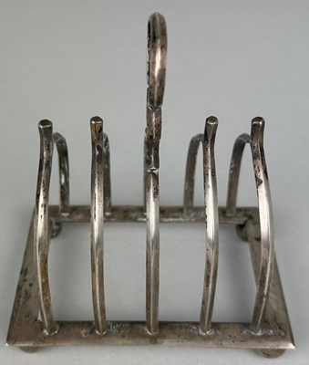 Lot 82 - A CHINESE SILVER TOAST RACK, 

Marked to verso....