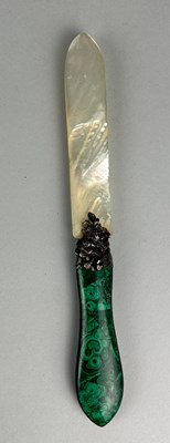 Lot 104 - A MOTHER OF PEARL KNIFE WITH MALACHITE HANDLE...