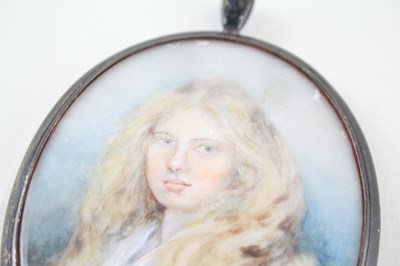 Lot 31 - .925 STERLING SILVER VICTORIAN MOURNING PORTRAIT / PENDANT WITH HAIR