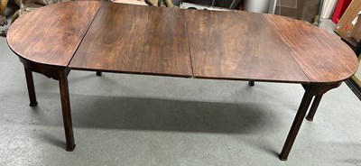 Lot 313 - A GEORGIAN MAHOGANY DINING TABLE WITH TWO...