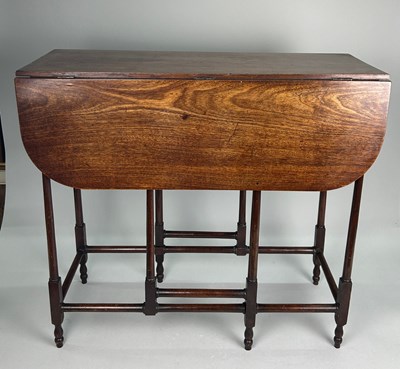 Lot 314 - A GEORGIAN MAHOGANY DROP LEAF TABLE, 77cm wide...