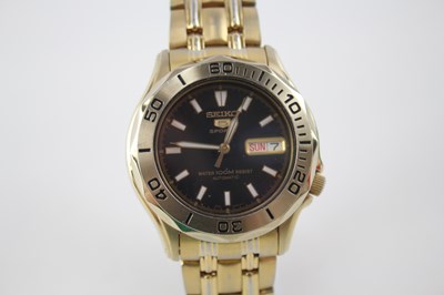 Lot 162 - MENS SEIKO 5 GOLD TONE DIVER STYLE WATCH 7S26-01G0 AUTO WORKING