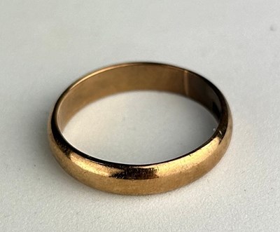 Lot 35 - AN 18CT GOLD RING, 

Weight: 5.2gms