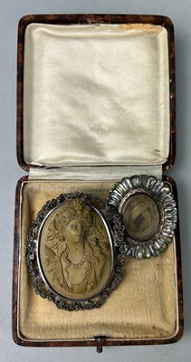 Lot 49A - A CARVED CAMEO BROOCH DEPICTING A LADY ALONG...