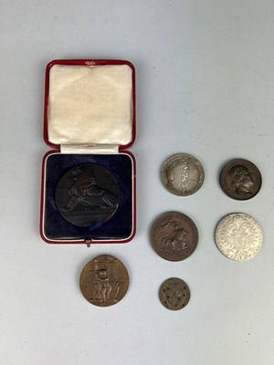 Lot 57 - A COLLECTION OF COINS AND BRONZE MEDALS TO...