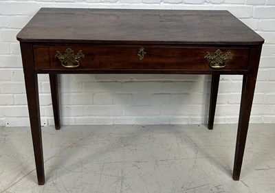 Lot 653 - A GEORGIAN MAHOGANY SIDE TABLE WITH SLIDING DRAWER AND BRASS HANDLES