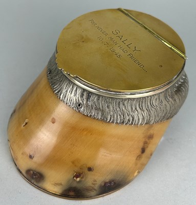 Lot 92 - A SILVER-PLATED HORSE'S HOOF INKEWELL 'SALLY...