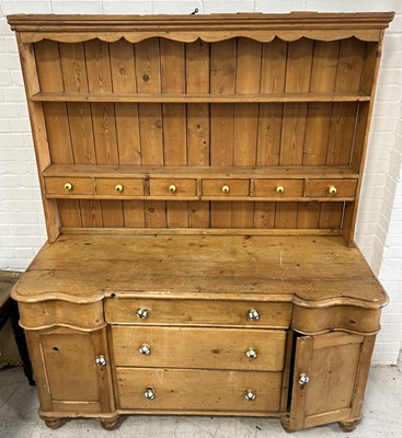 Lot 626 - A LARGE ANTIQUE PINE KITCHEN DRESSER