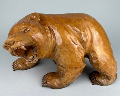 Lot 173 - A LARGE JAPANESE SCULPTURAL CARVED WOOD BEAR...