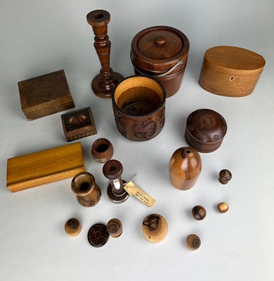 Lot 188 - AN ASSORTMENT OF TREEN, TO INCLUDE A TEA CADDY,...