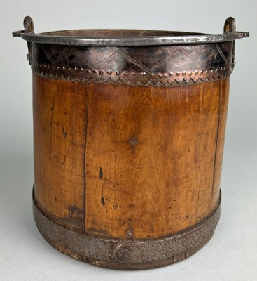 Lot 189 - A 19TH CENTURY WOODEN WATER BUCKET, 20cm h x...